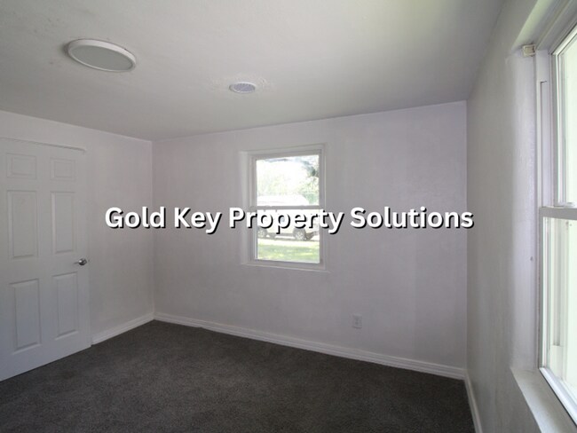 Building Photo - MUNCIE 3 BR 1 BA House with New Flooring and Paint (SECTION 8 APPROVED)