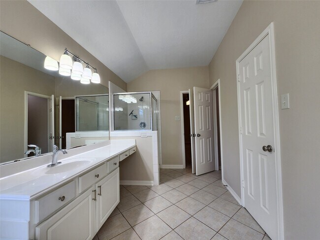 Building Photo - 1408 S Friendswood Dr