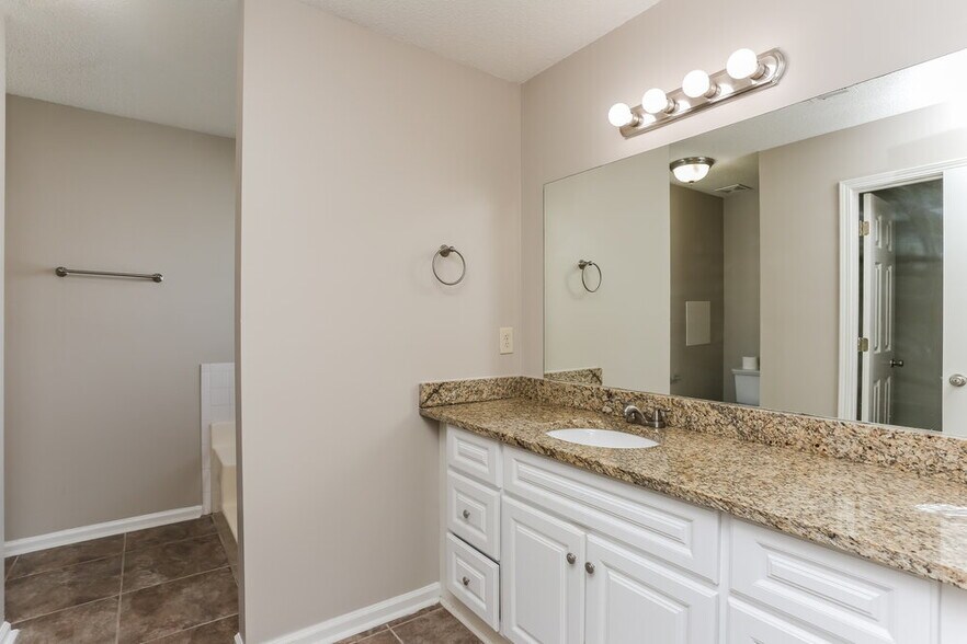 Building Photo - 3317 Royal Springs Ct