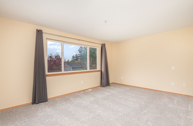 Building Photo - 4311 NE 9th Pl
