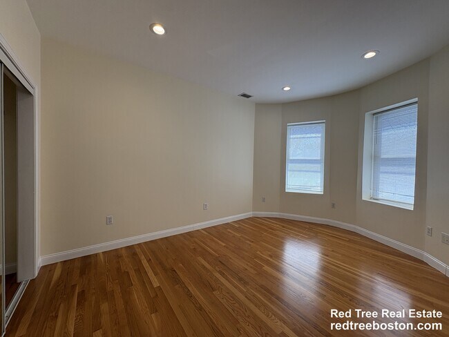 Building Photo - 1801 Beacon St