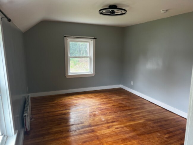 Building Photo - 10 Battey Dr