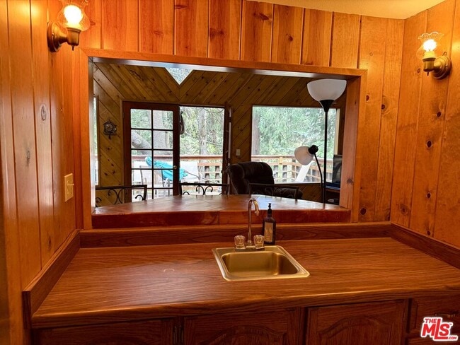 Building Photo - 701 Pinnacle Dr