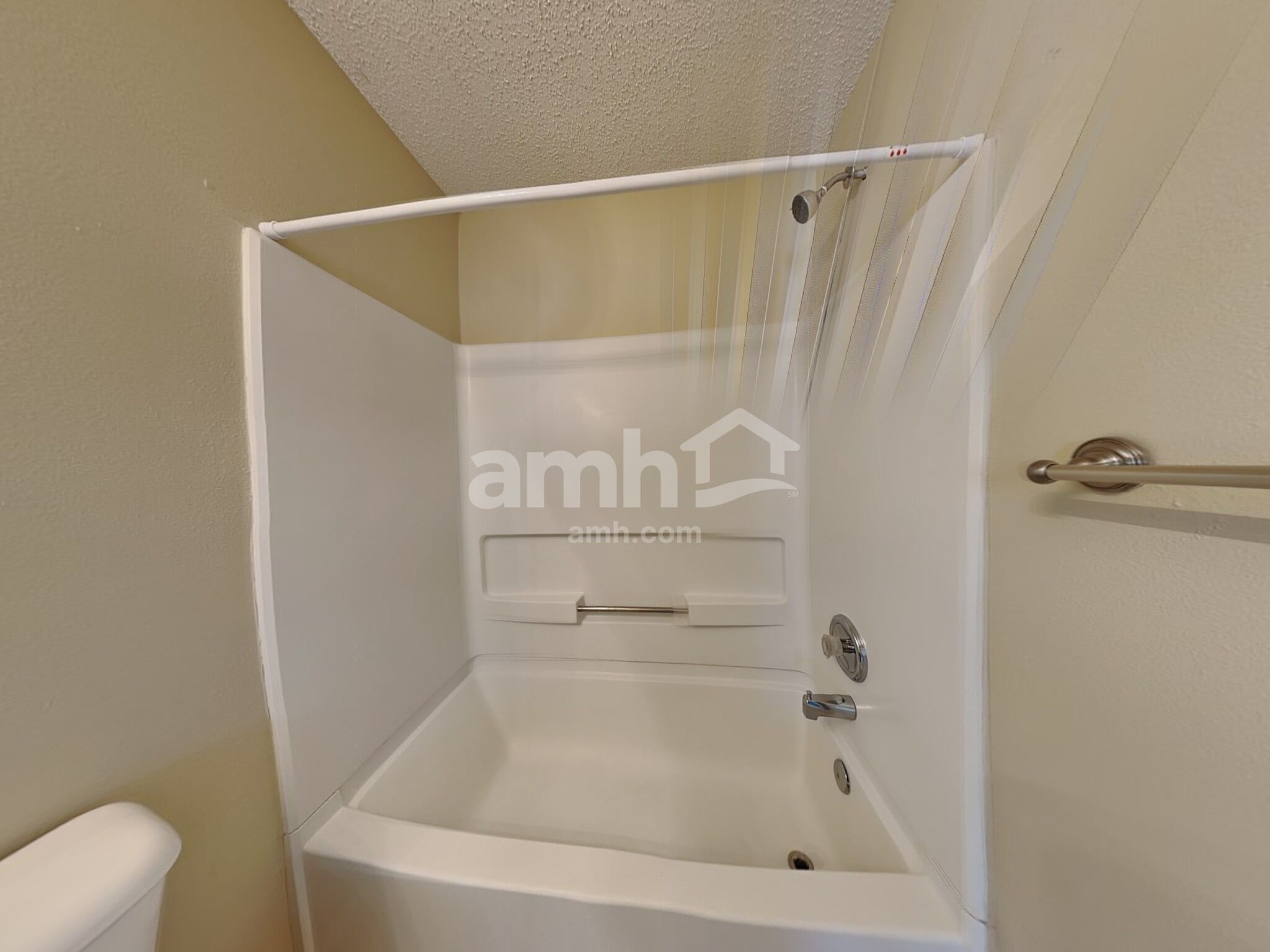 Building Photo - 2185 Shadowbrook Dr