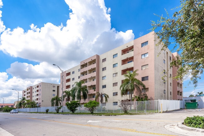 Building Photo - Valencia Towers