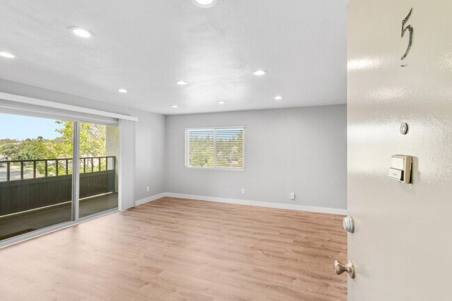 Building Photo - Pet Friendly & Remodeled 1BR Condo Near SDSU with Pool and Large Balcony