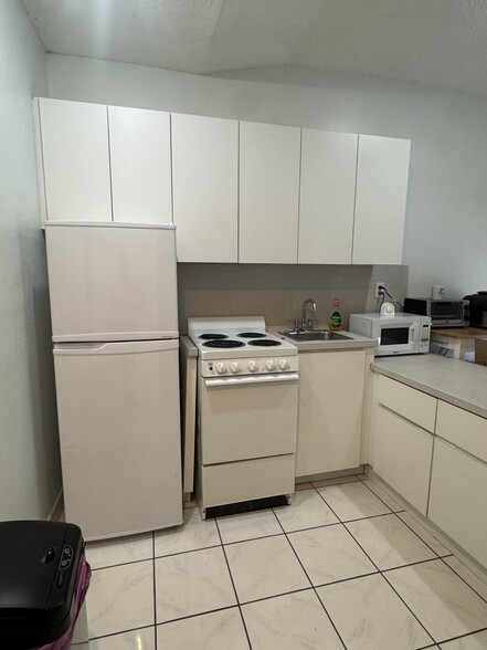 Building Photo - 5501 SW 89th Ave