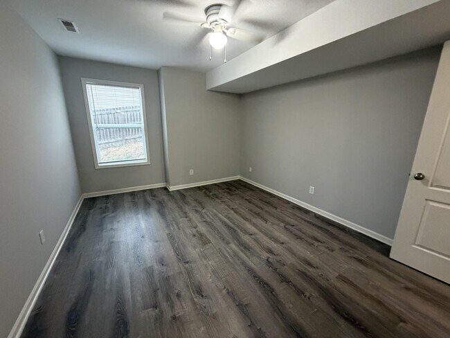 Building Photo - 208 Jackal Dr