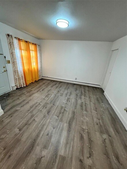Building Photo - 122 Woodland Ave