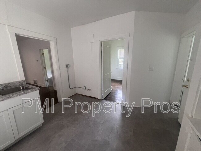 Building Photo - 3138 N 11th St