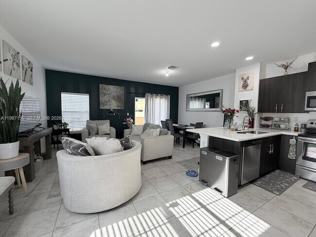 Building Photo - 4002 NW 11th Ct