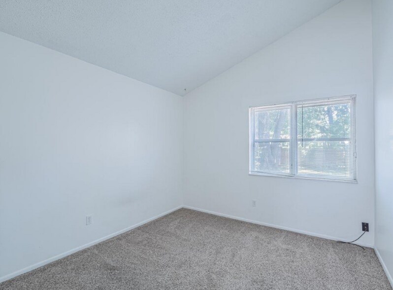 Building Photo - 2355 Buttonwood Ct