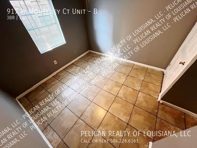 Building Photo - 917 Monterey Ct S