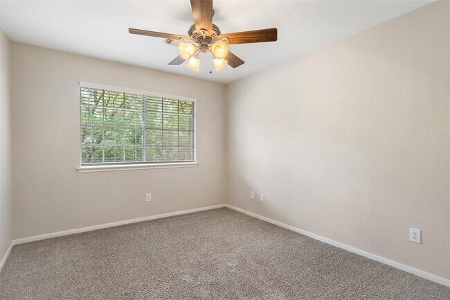 Building Photo - 50 N Cochrans Green Cir