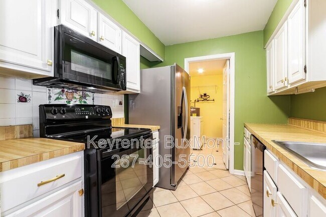 Building Photo - 654B Woodford Ln