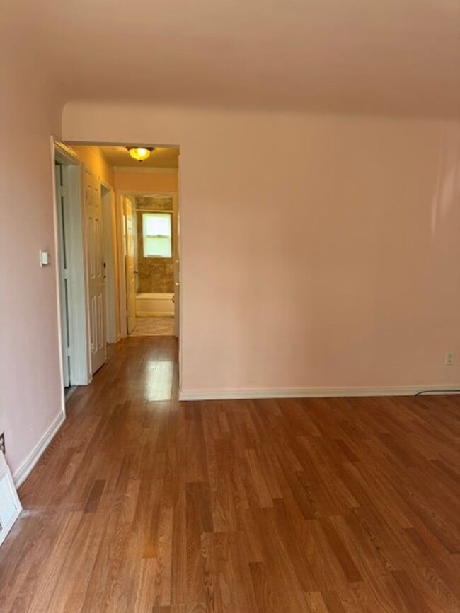 Building Photo - 2 Bed Ranch, newly rehabbed.