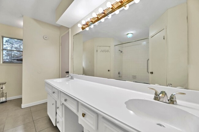 Building Photo - 9842 Pinehurst St