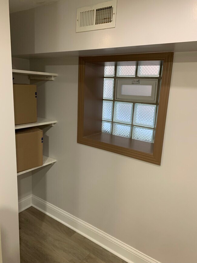 Building Photo - 3319 N Osage Ave