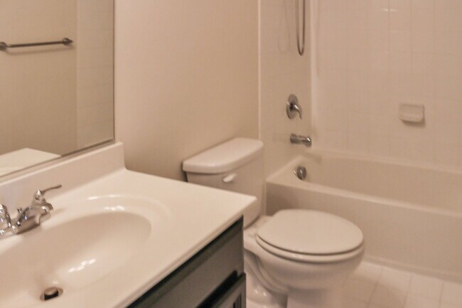 Building Photo - 15200 Lady Lauren Ln