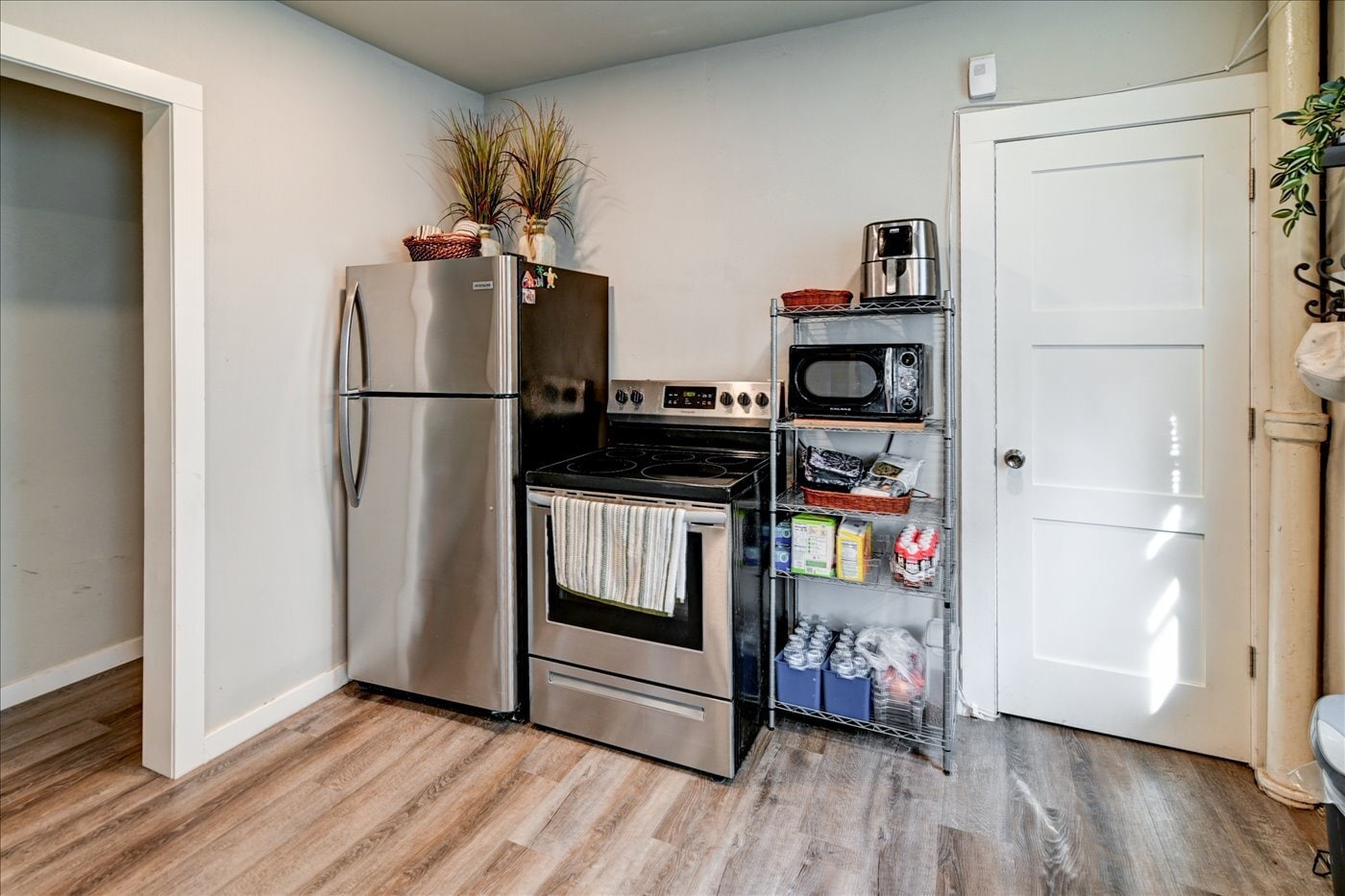 Building Photo - 205 S Fair Oaks Ave