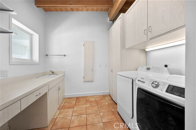 Building Photo - 1560 Sunset Ridge Dr