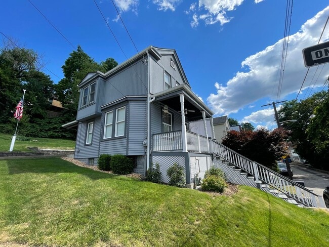 Building Photo - Charming 2BR Home with Large Yard & Porch in Mount Washington