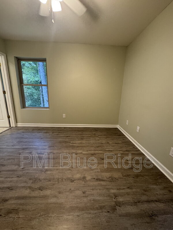 Building Photo - 46 Madison Heights Dr