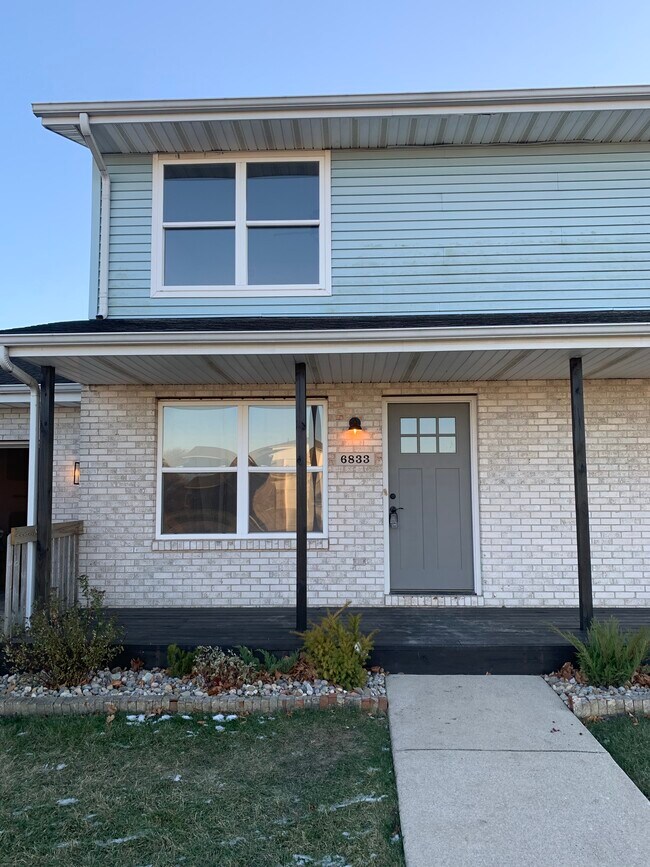 Primary Photo - 6833 W 158th Plz