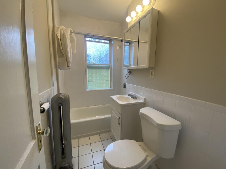 Building Photo - 18 Agassiz St