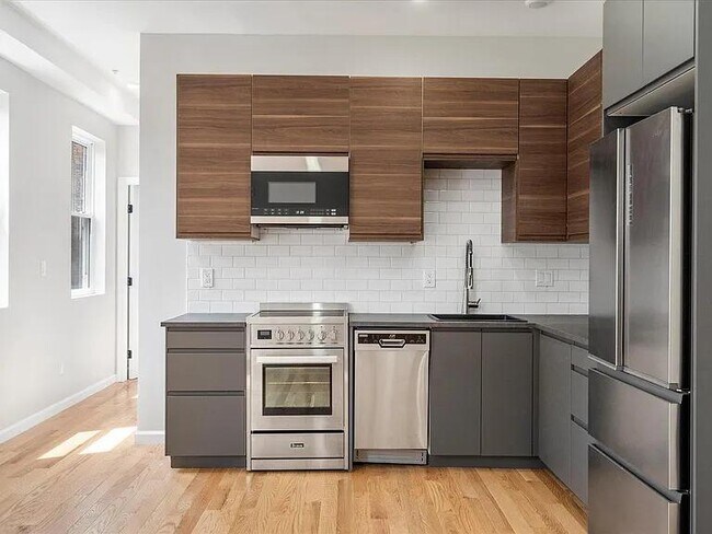 Building Photo - 334 St Paul St