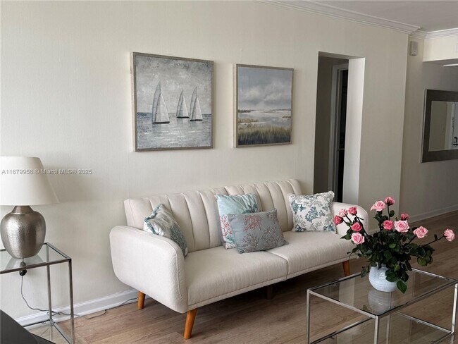 Building Photo - 209 N Fort Lauderdale Beach Blvd