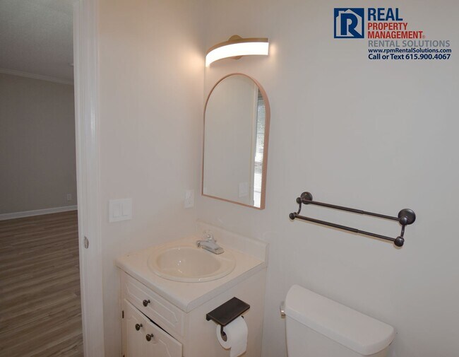 Building Photo - 2107 Londonderry Dr