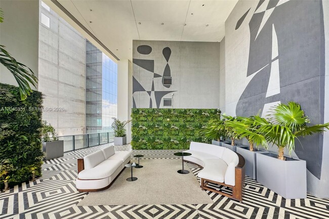 Building Photo - 801 S Miami Ave