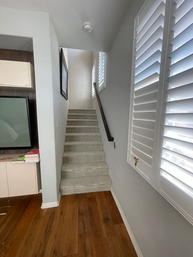 Building Photo - 812 S Gladys Ave