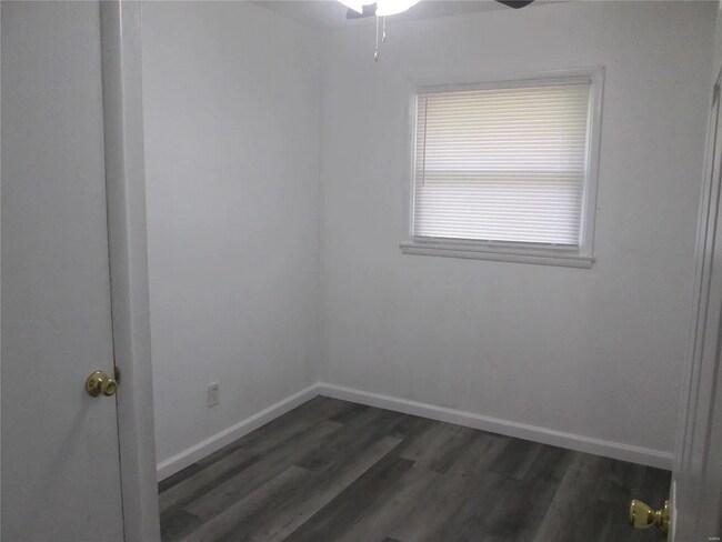 Building Photo - Move in Ready