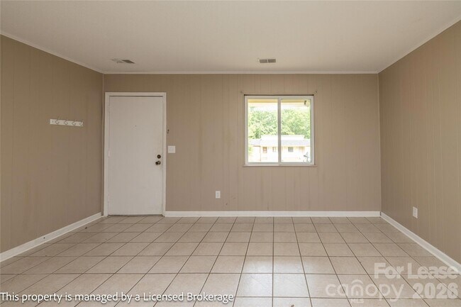 Building Photo - 145 Brentwood Dr