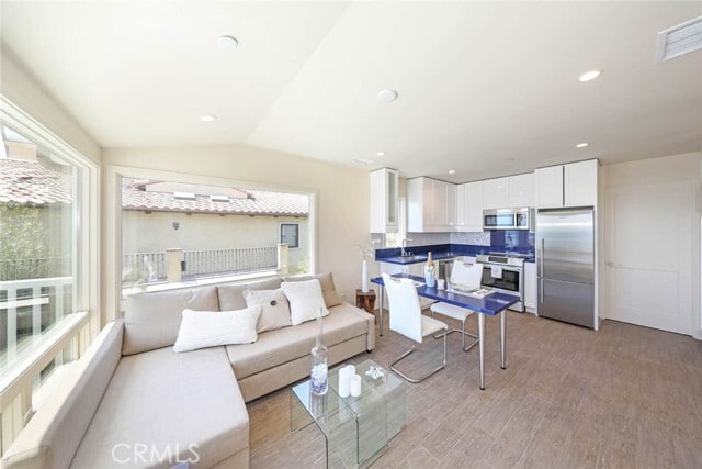 Building Photo - 376 Cliff Dr