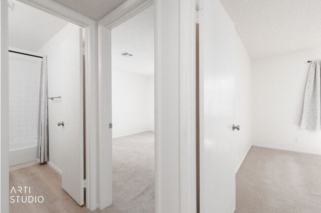 Building Photo - Beautiful upstairs 2-bedroom, 2-bathroom apartment