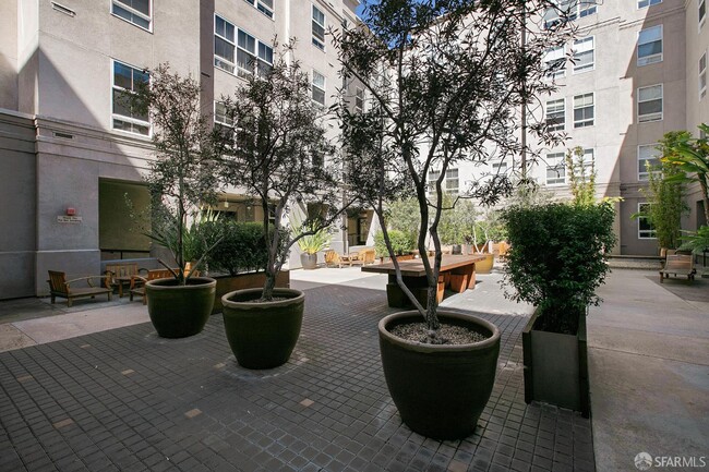Building Photo - 821 Folsom St