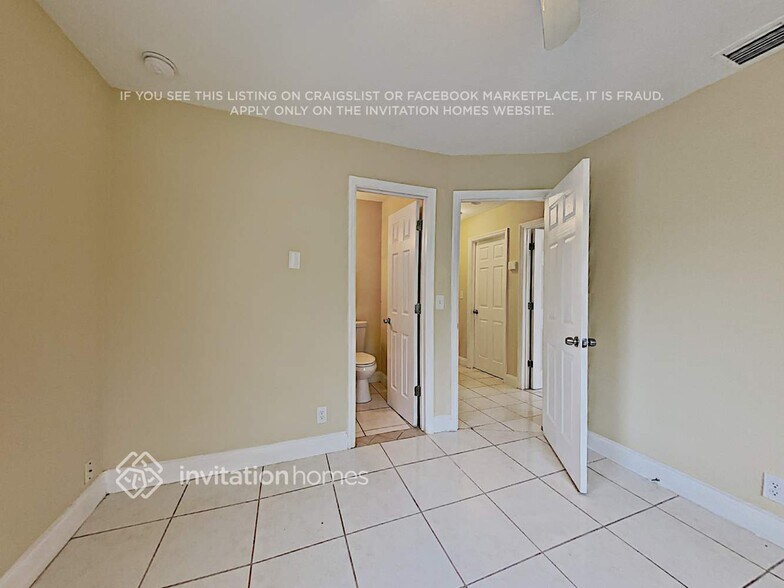 Building Photo - 854 W Jasmine Dr