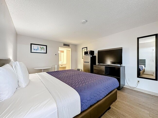 Building Photo - 910 Suemac Rd