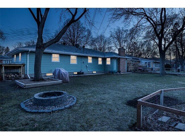Building Photo - 6418 37th Ave N