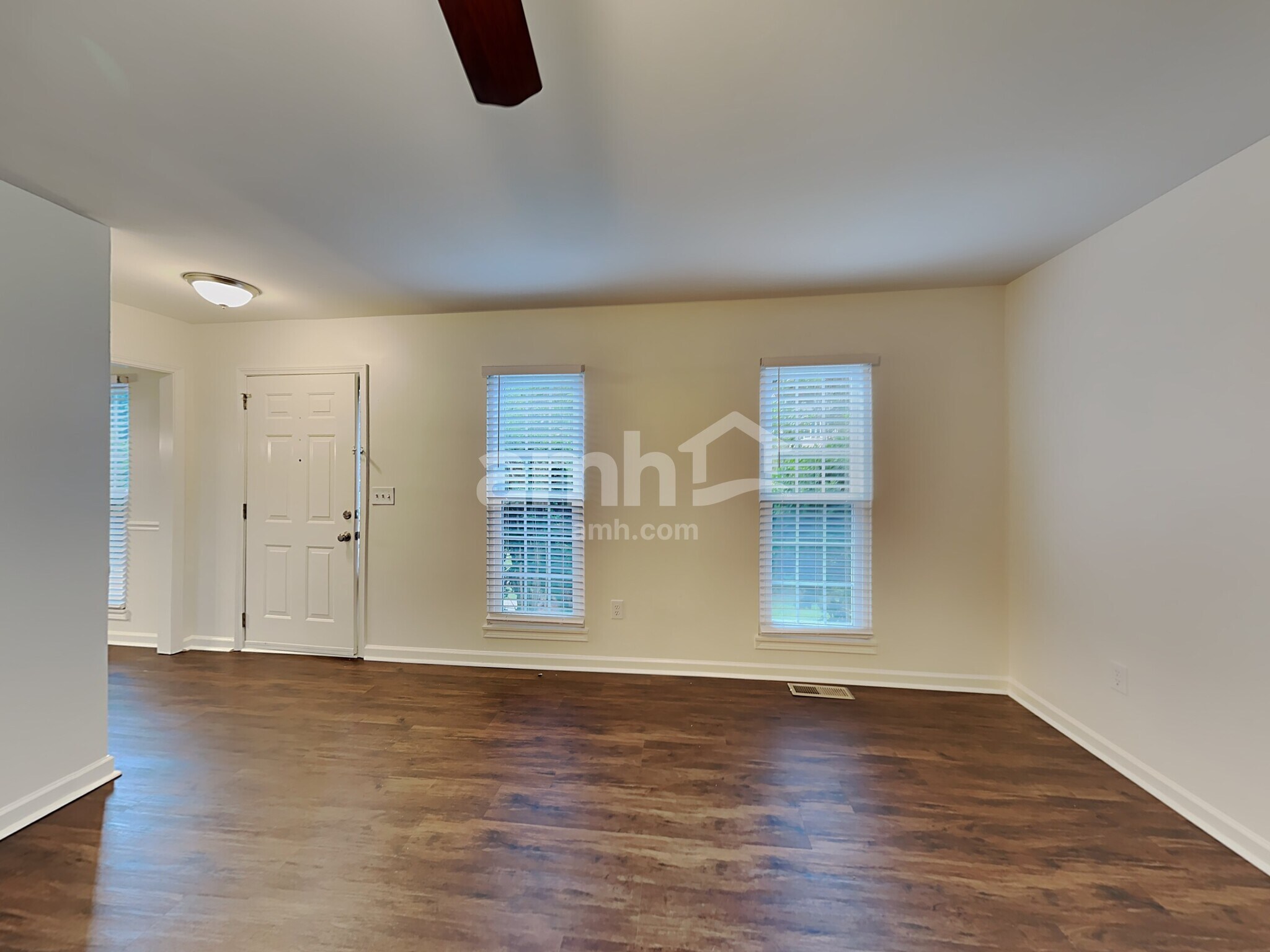 Building Photo - 10 Donegal Ct