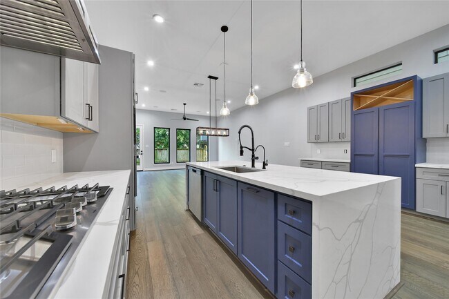 Building Photo - 1212 E 29th St