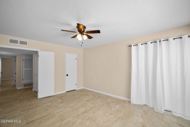 Building Photo - 10337 Galahad Way