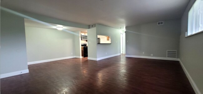 Primary Photo - Beautiful Two Bedroom One Bath Apartment Home