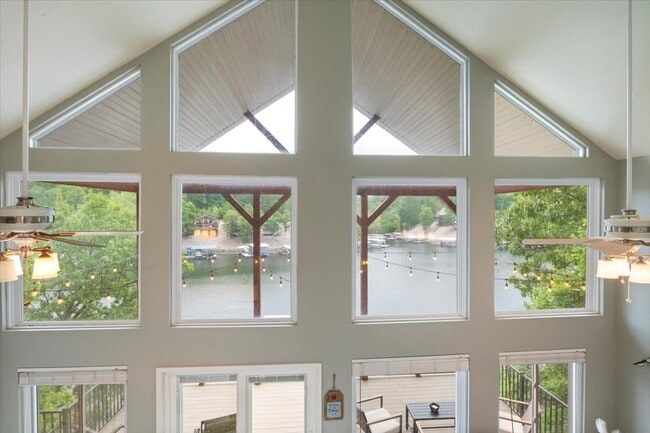 Building Photo - 24 Mimosa Rd