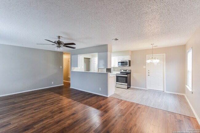 Building Photo - 9387 Valley Bend
