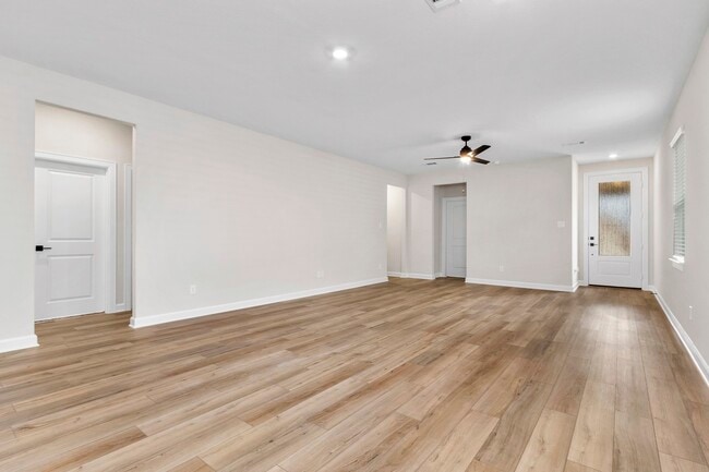 Building Photo - 1026 Whispering Winds Dr