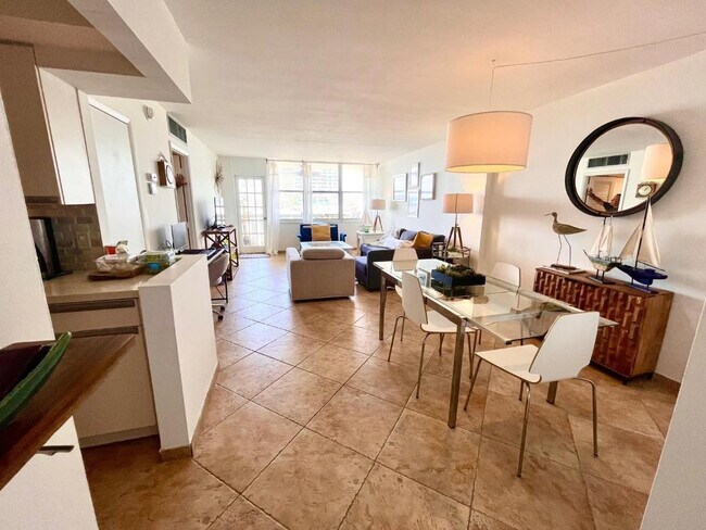 Building Photo - 305 N Pompano Beach Blvd